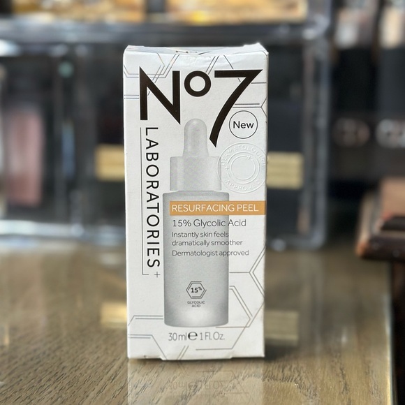 🆕 No 7 LABORATORIES Resurfacing Peel- 30mL NIB - Picture 2 of 2